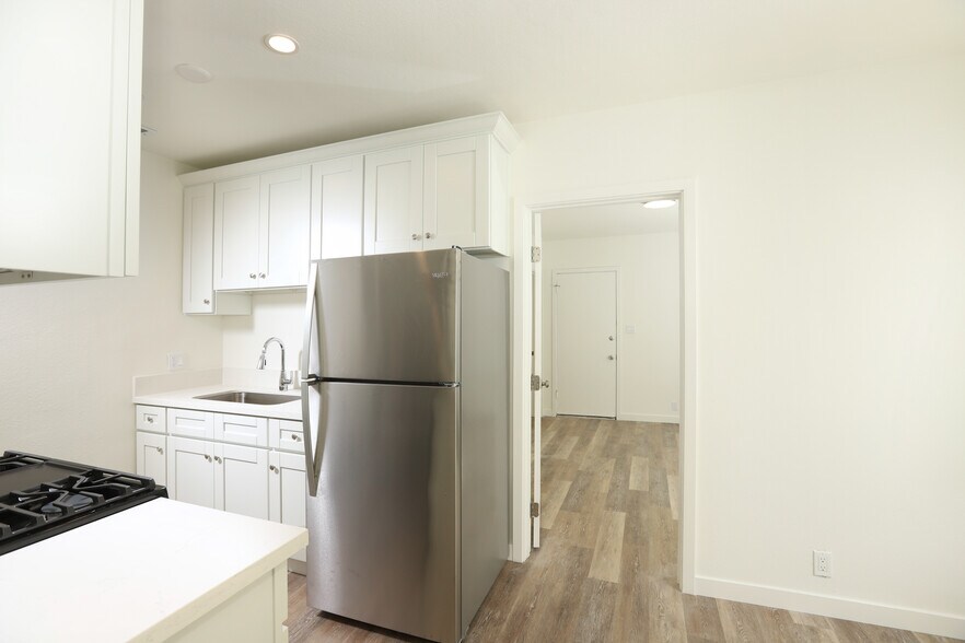 More Photos Of 1004 W Clark Ave, Burbank Apartments For Sale