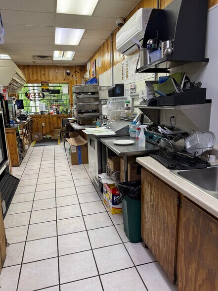 More Photos Of 155 Main St, Oaks General Retail For Sale
