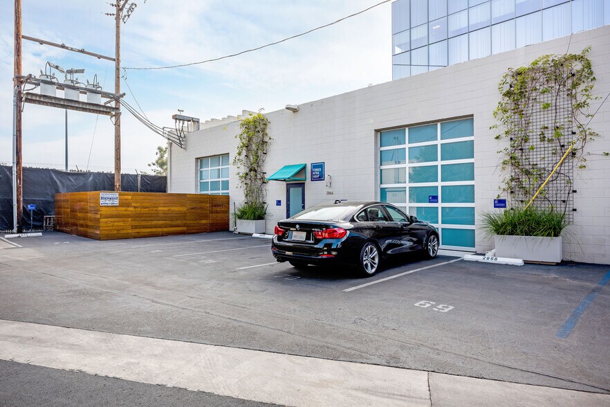 More Photos Of 2842-2912 Colorado Ave, Santa Monica Flex For Lease