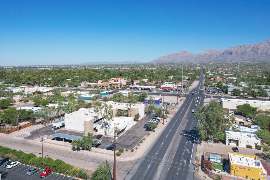 More Photos Of 3131 N Country Club Rd, Tucson Office For Lease
