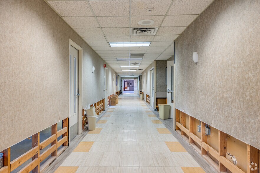 More Photos Of 13818 N Thunderbird Blvd, Sun City Rehabilitation Center For Sale