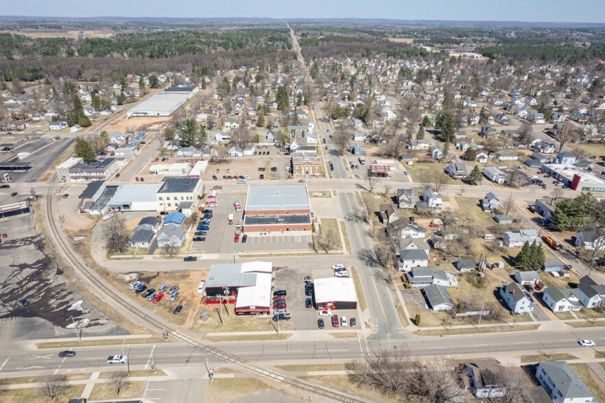 Primary Photo Of 424 E 1st St, Merrill Auto Repair For Sale