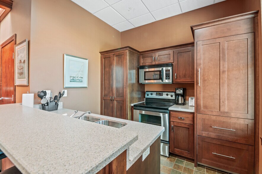 More Photos Of 111 N Broadway St, Green Bay Office Residential For Sale