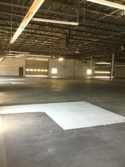 More Photos Of 16800 Feather Craft Ln, Houston Auto Dealership For Lease