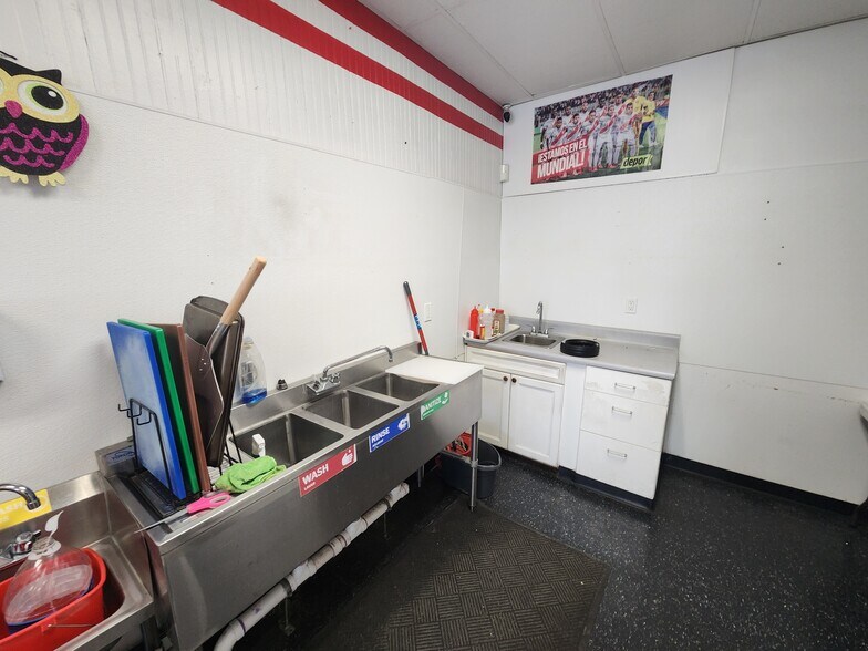 More Photos Of 356-360 Campbell Ave, West Haven Storefront Retail Residential For Lease