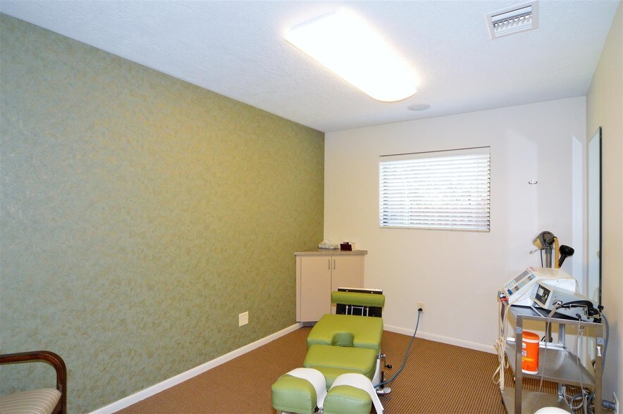 More Photos Of 12325 Scarsdale Blvd, Houston Medical For Sale