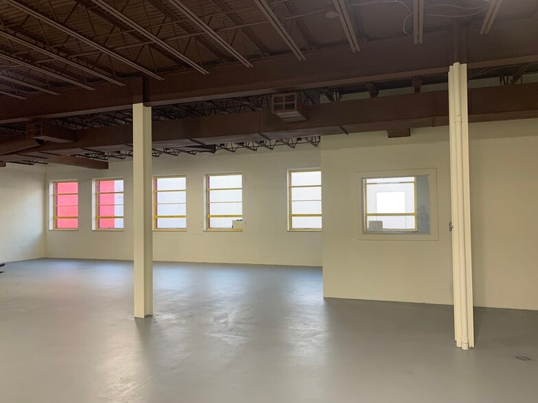 More Photos Of 5810-5814 Seminary Rd, Alexandria Freestanding For Lease