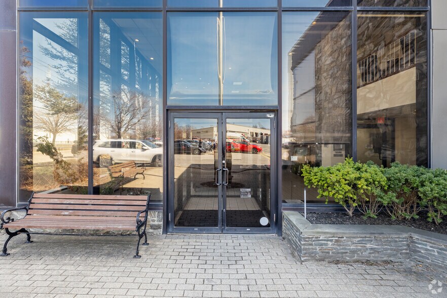 More Photos Of 208 Route 109, Farmingdale Flex For Sale