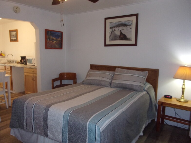 More Photos Of 308 S Main St, Darby Hotel For Sale