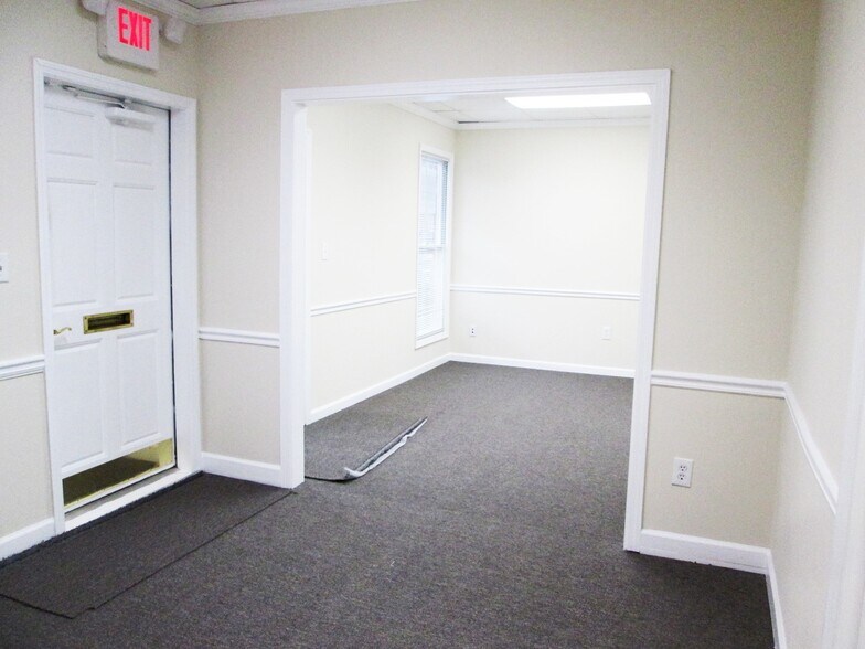 More Photos Of 3867 Holcomb Bridge Rd, Peachtree Corners Office For Lease