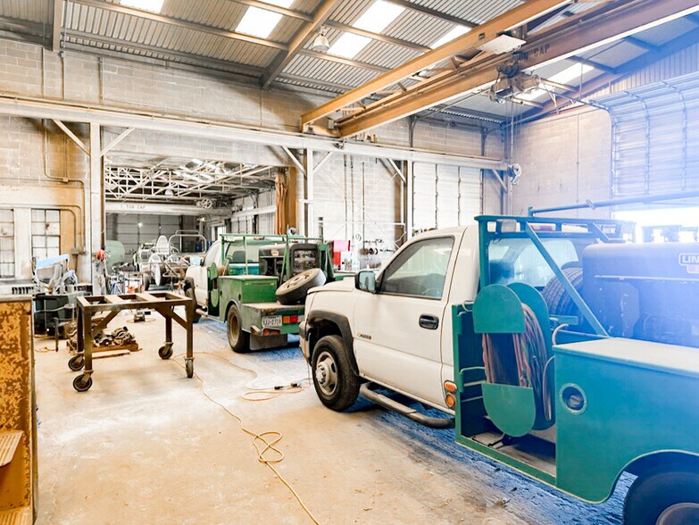 More Photos Of 604 Collins ave, Midland Warehouse For Sale