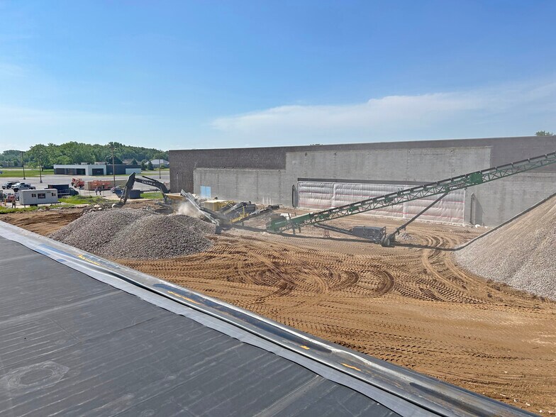 More Photos Of 3701 S Main St, Elkhart Warehouse For Lease