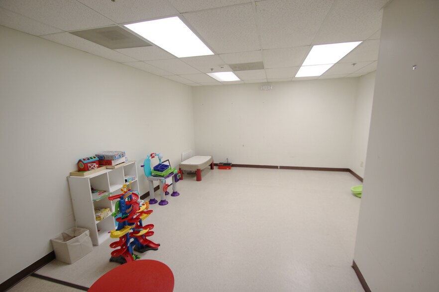 More Photos Of 3824 Center Rd, Brunswick Medical For Lease