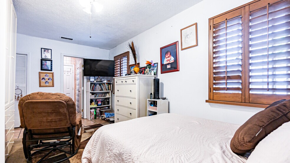 More Photos Of 4656 Floral Dr, Los Angeles Industrial For Sale