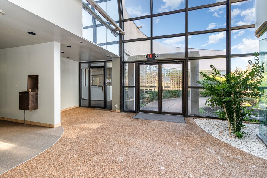 More Photos Of 10190-10198 Springfield Pike, Cincinnati Medical For Sale