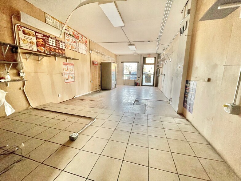 More Photos Of 197-199 N Main St, Freeport Storefront For Lease