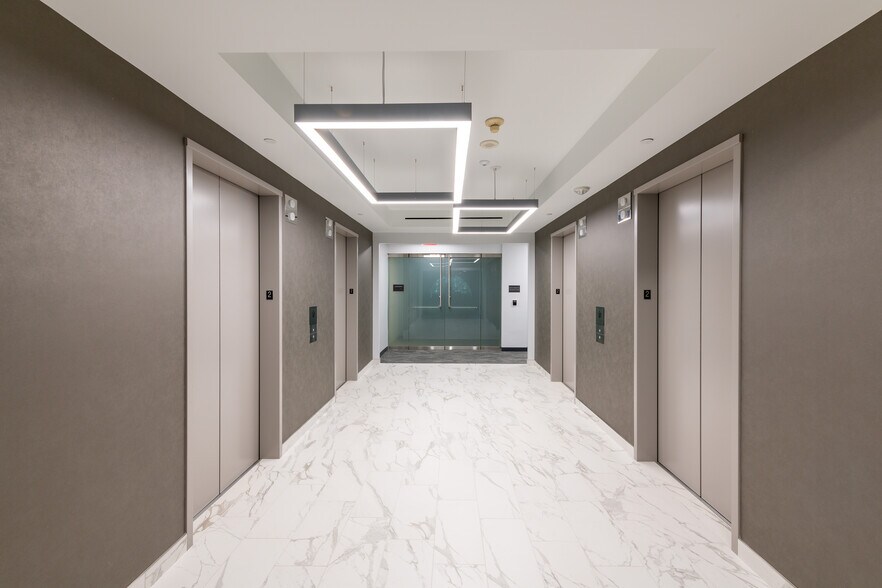 More Photos Of 3130 Fairview Park Dr, Falls Church Office For Lease