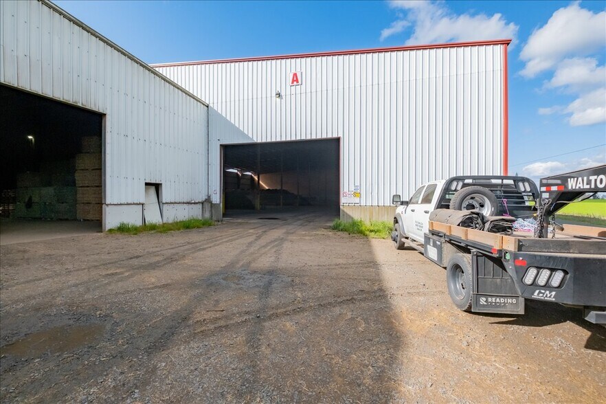 More Photos Of 6011 Grinde Ln NE, Silverton Flex For Lease