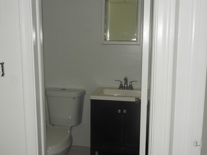 More Photos Of 401 W Lantana Rd, Lantana Medical For Sale