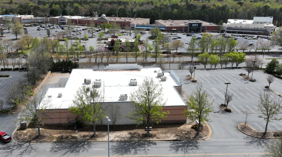 More Photos Of 380 N Point Cir, Alpharetta Freestanding For Sale