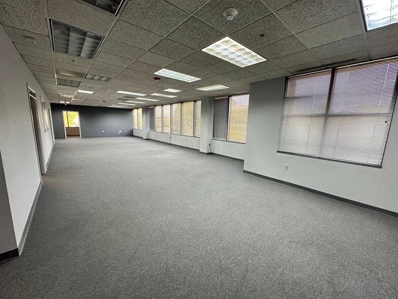 More Photos Of 2265 Roswell Rd, Marietta Office For Lease