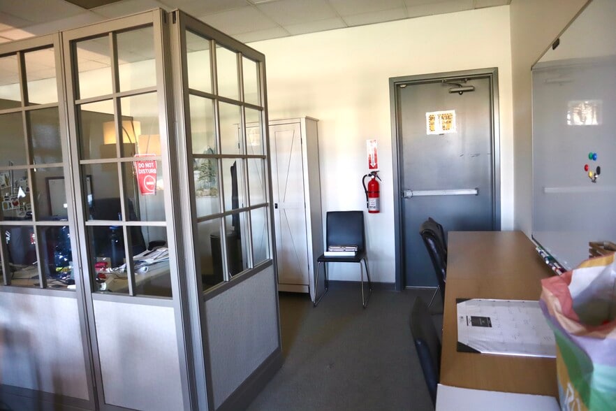 More Photos Of 2316 Crownpoint Executive Dr, Charlotte Office For Sale