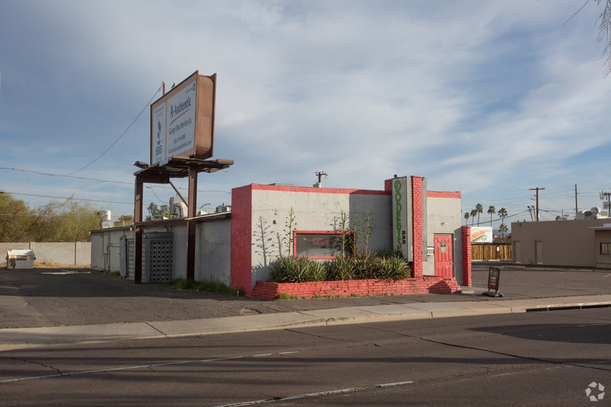 More Photos Of 3114 E Cactus Rd, Phoenix Freestanding For Sale