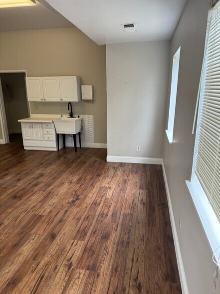 More Photos Of 10052-10078 Alta Sierra Dr, Grass Valley Office For Lease