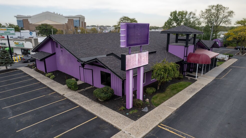 Primary Photo Of 930 E Coliseum Blvd, Fort Wayne Restaurant For Sale