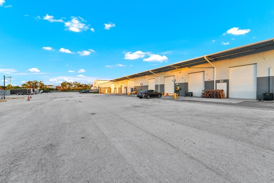 More Photos Of 8504 E Adamo Dr, Tampa Industrial For Lease