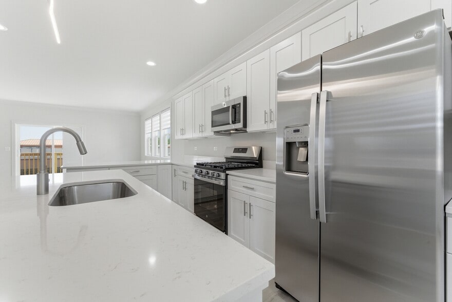 More Photos Of 214 N Walnut St, Bensenville Apartments For Sale