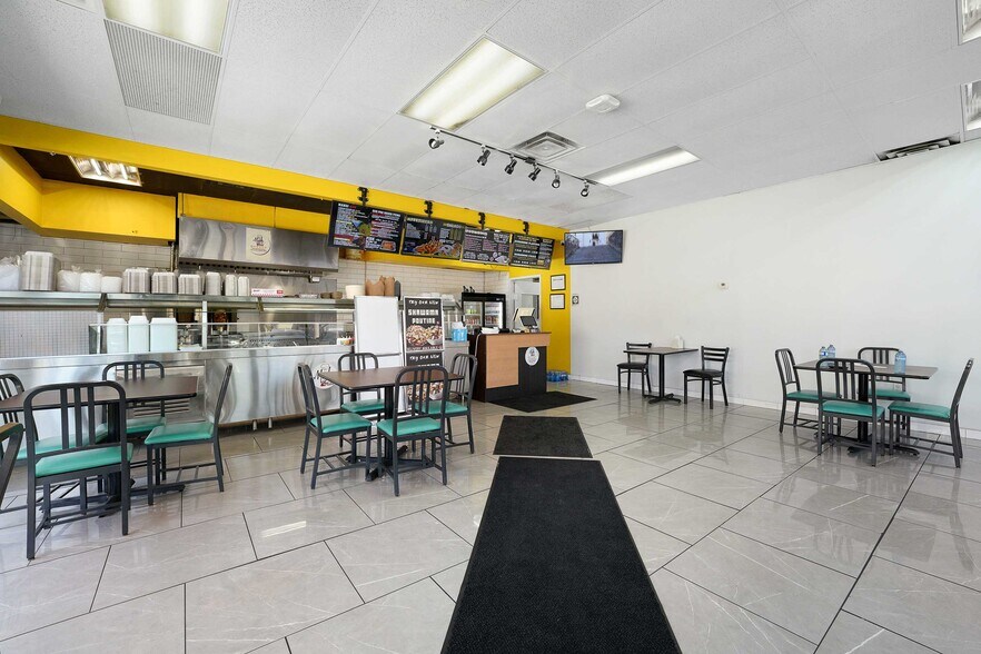 More Photos Of 1705 Wyandotte St W, Windsor Storefront For Sale