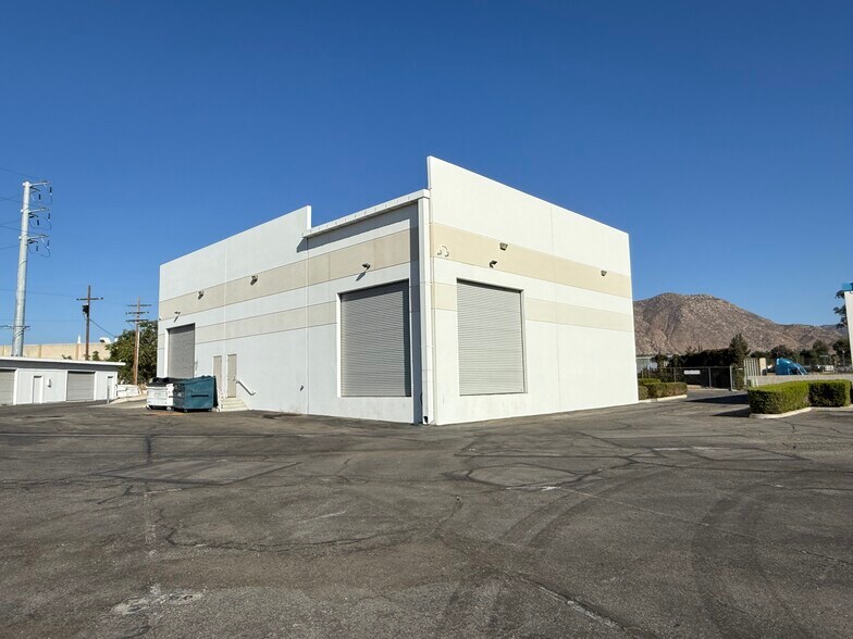 More Photos Of 2197 La Crosse Ave, Colton Warehouse For Lease