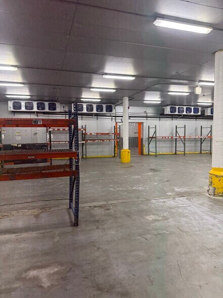 More Photos Of 1955 3rd Ave S, Saint Petersburg Warehouse For Lease