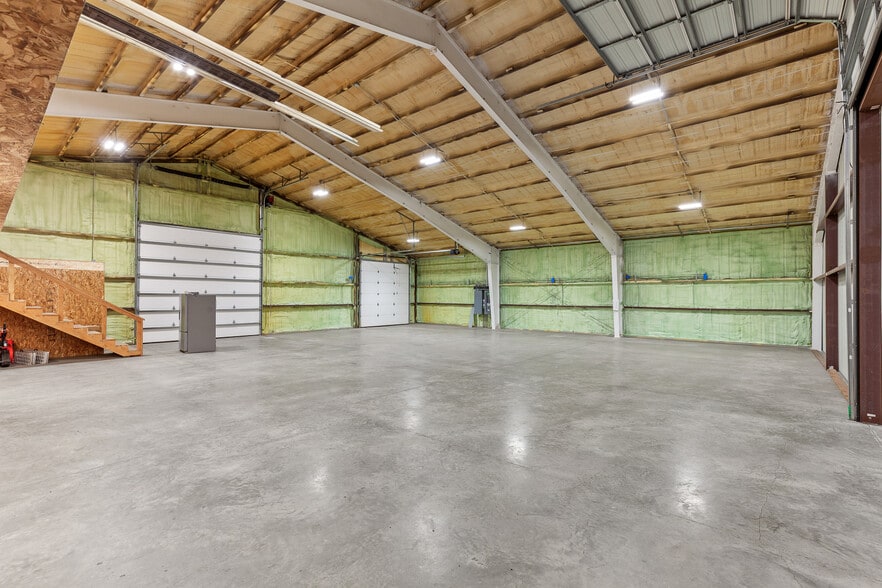 More Photos Of 275 Industrial Park Ave, Spirit Lake Warehouse For Sale