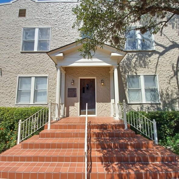 More Photos Of 127 W Magnolia Ave, San Antonio Apartments For Sale