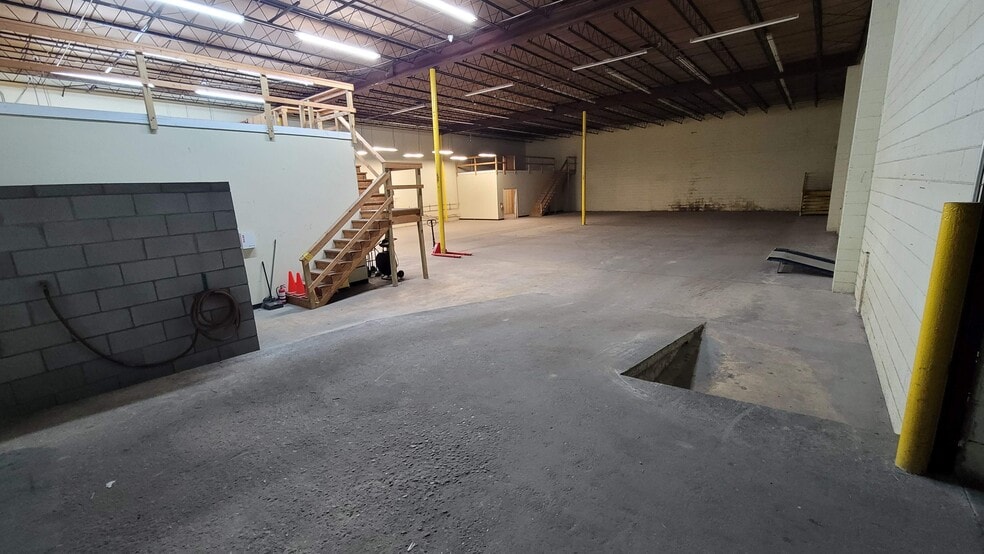 More Photos Of 826 Shannon Dr, Fayetteville Warehouse For Sale