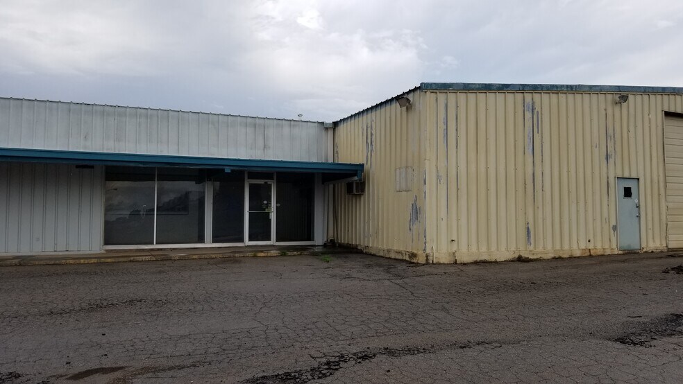 More Photos Of 1212 S Highway 81, Duncan Auto Dealership For Lease