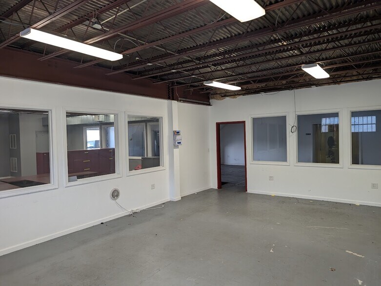 More Photos Of 43 Polk Ave, Hempstead Warehouse For Sale