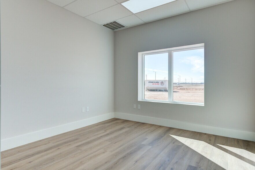 More Photos Of 3216 116th st, Lubbock Warehouse For Sale