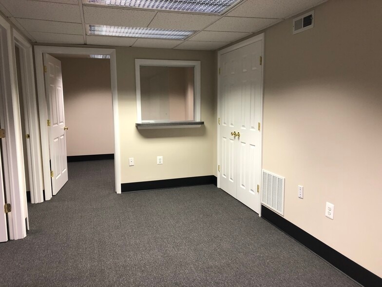 More Photos Of 661 W Germantown Pike, Plymouth Meeting Office For Lease