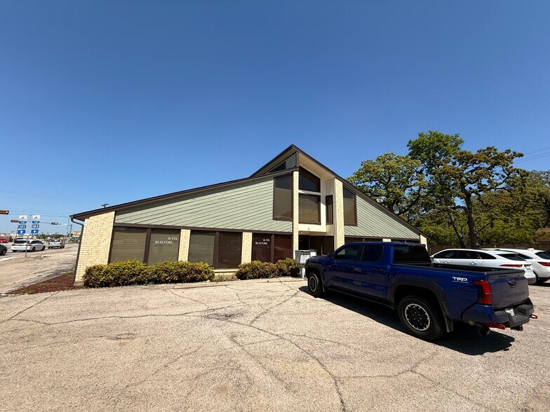 More Photos Of 1230 Brown Trl, Bedford Office For Sale