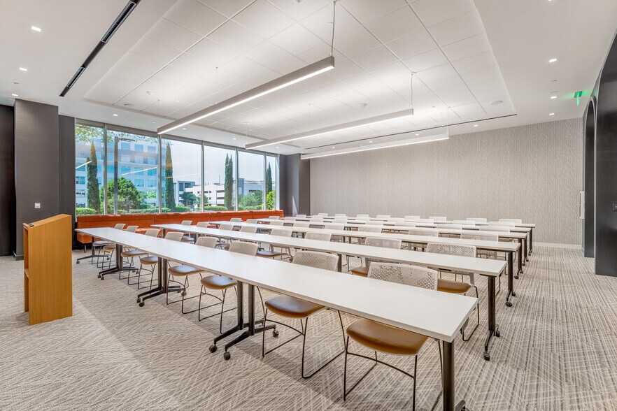 More Photos Of 14643 N Dallas Pky, Dallas Office For Lease