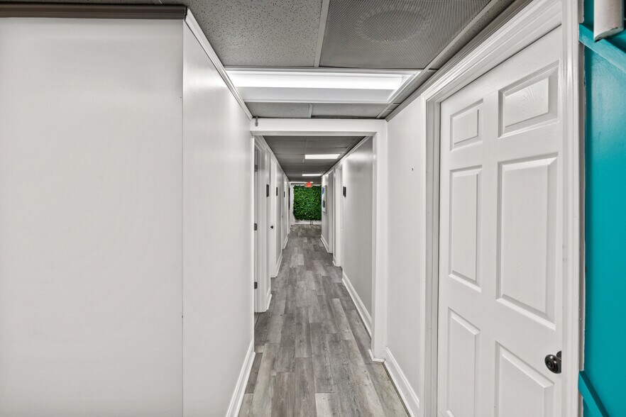 More Photos Of 3182 Glenwood Rd, Decatur Storefront For Sale