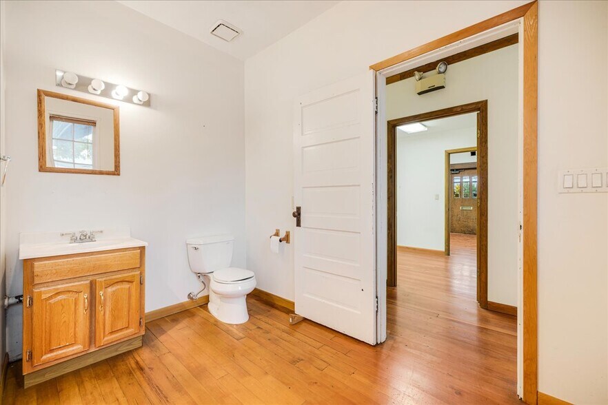 More Photos Of 5827 SE 91st Ave, Portland Medical For Sale