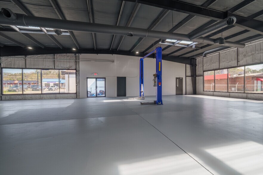 More Photos Of 540 E Church St, Jasper Auto Repair For Sale