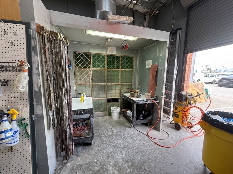 More Photos Of 2909-29121 Thornton Ave, Burbank Manufacturing For Lease