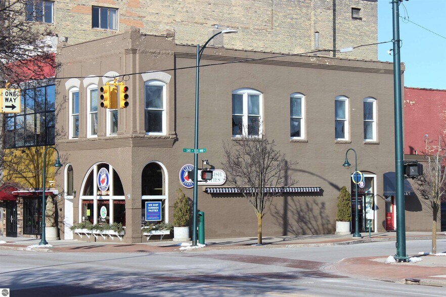 More Photos Of 129 S Union St, Traverse City Storefront Retail Office For Lease