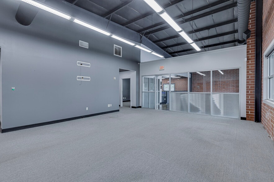 More Photos Of 211 N Pleasantburg Dr, Greenville Light Manufacturing For Sale