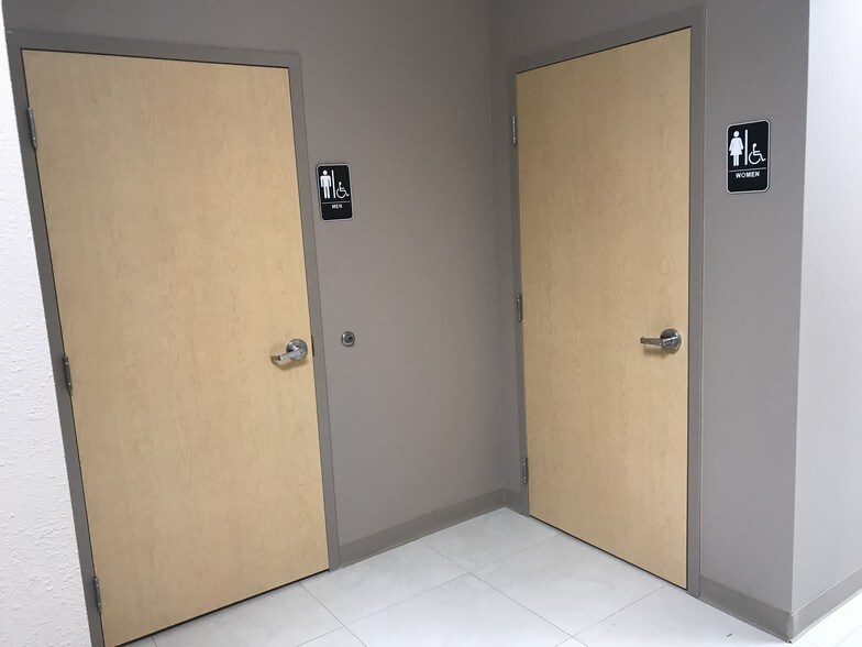 More Photos Of 4101-4179 Crosspoint Blvd, Edinburg Medical For Sale